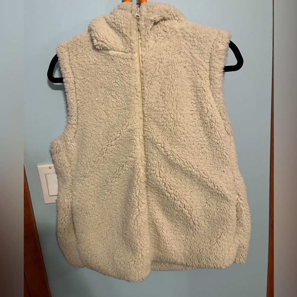 Dylan boutique sherpa vest (M)